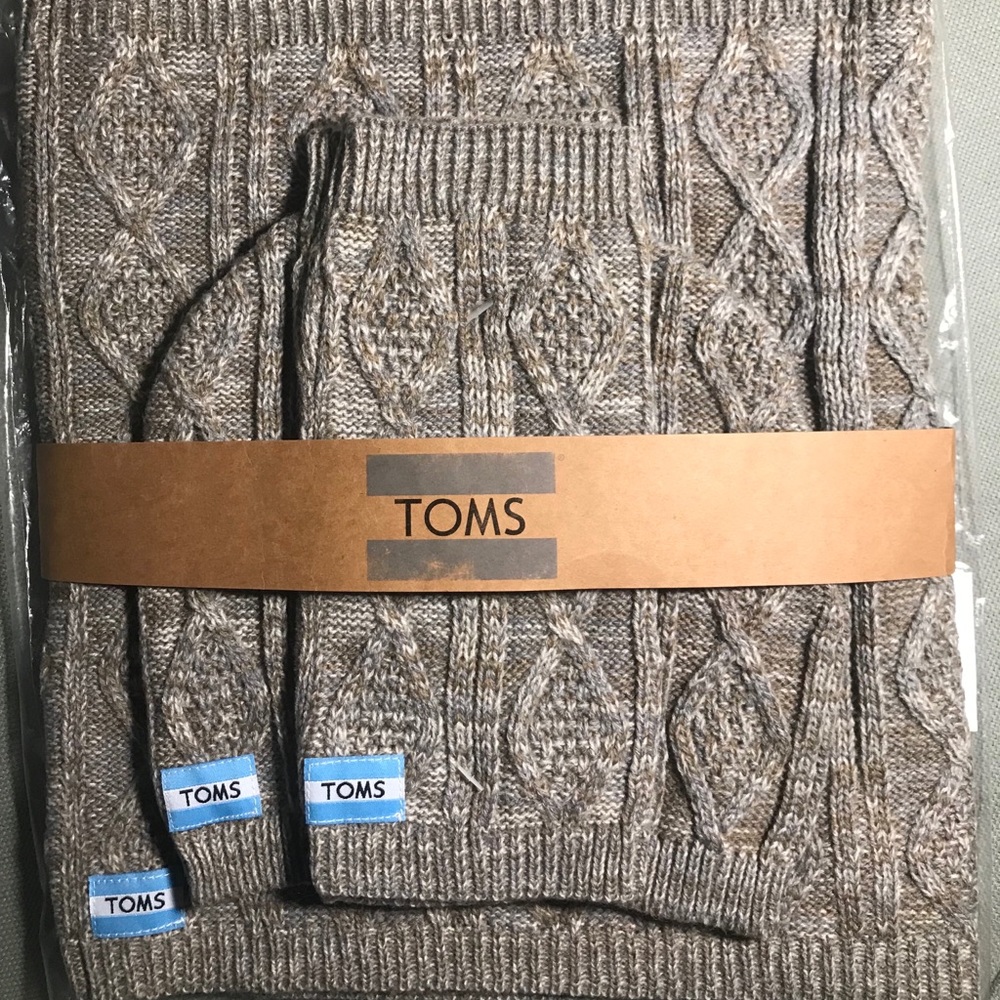 Toms woven scarf, hat, glove set